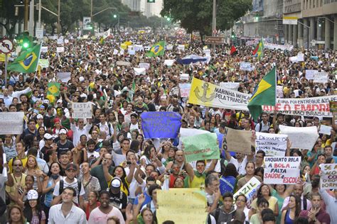  Die 2014 Proteste in Brasilien; ein Aufruhr gegen soziale Ungerechtigkeit und die Korruption im Schatten des Fußball-Weltpokals